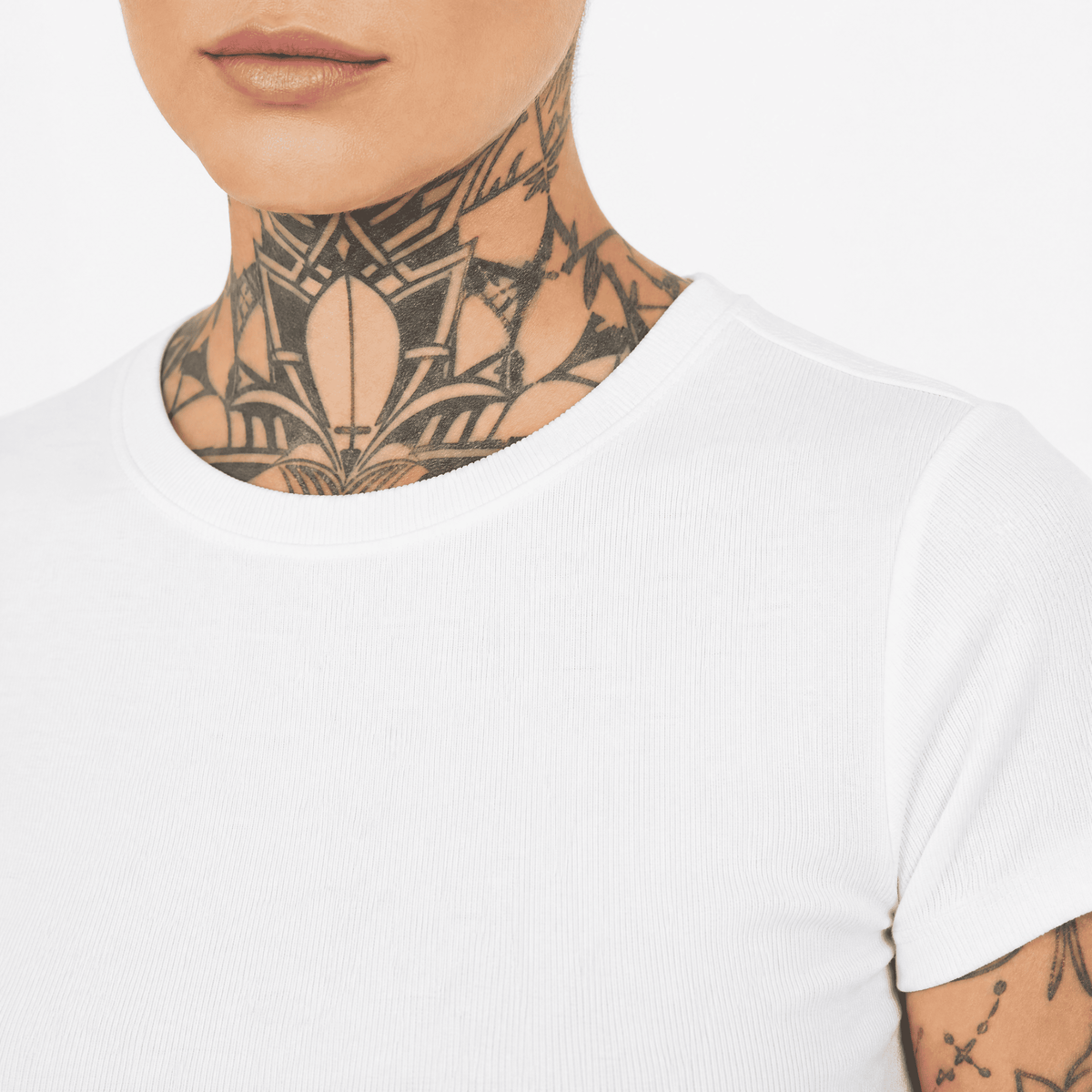 Vintage Tattoo Girl - Women's Cropped Tee